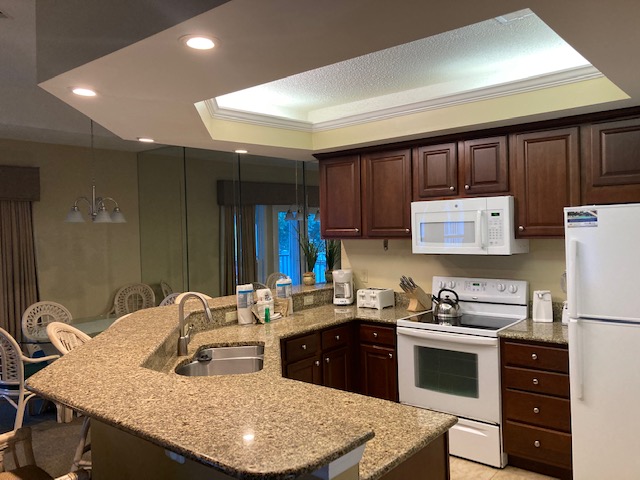 Kitchen and breakfast bar